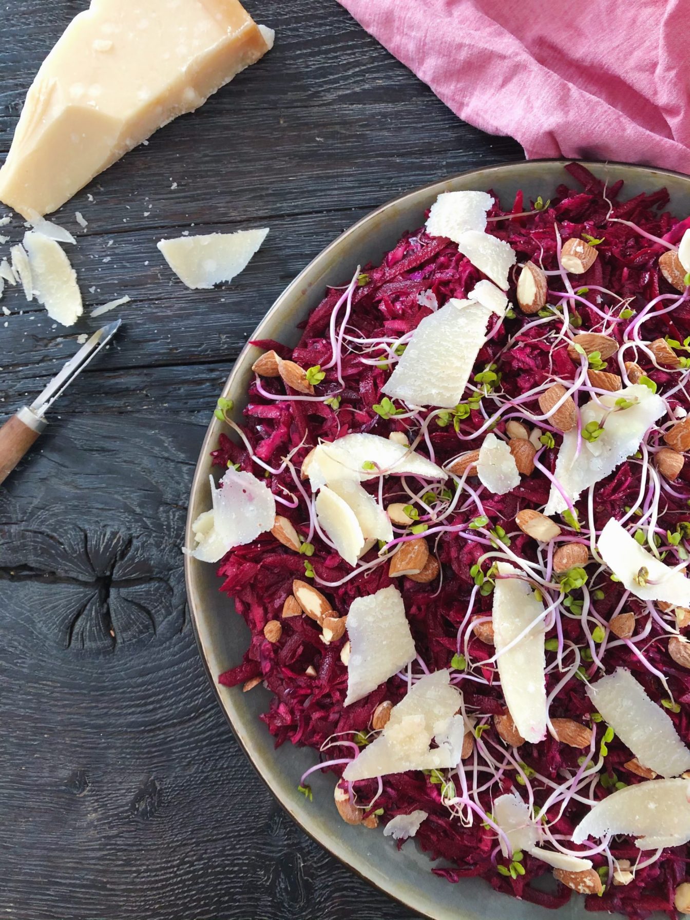 Råkost med rødbeder, rødkål & sennepsvinaigrette
