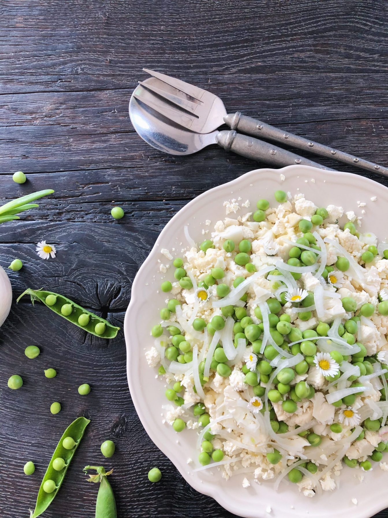 Blomkålssalat med friske ærter & créme fraiche dressing