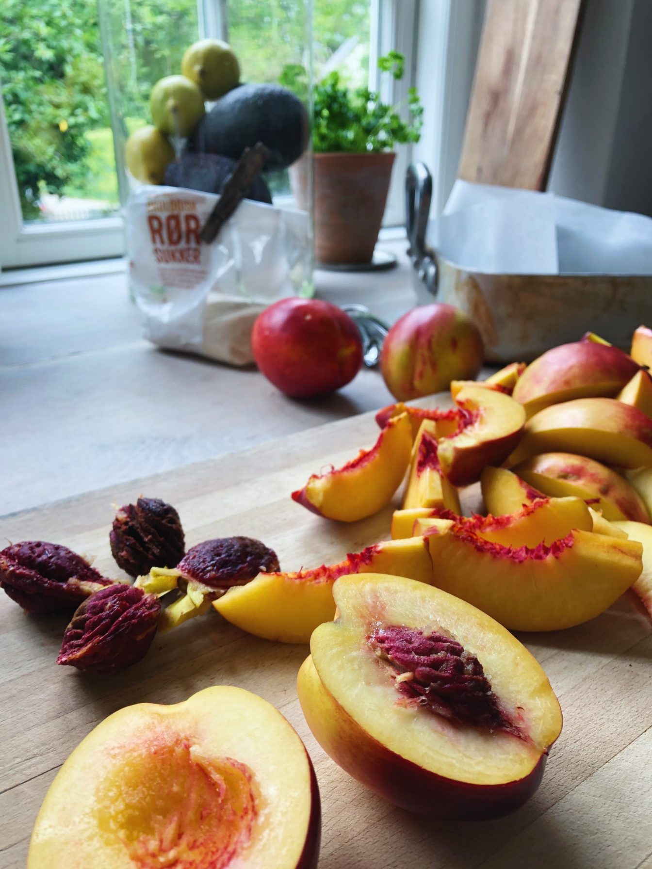 Ovnbagte ferskner med cremet mascarpone - nem dessert