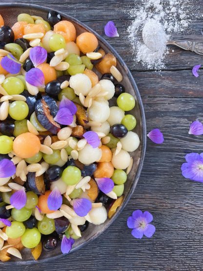 Sk&oslash;n dessert med frugt og cr&eacute;me fraiche dressing med vaniljesukker