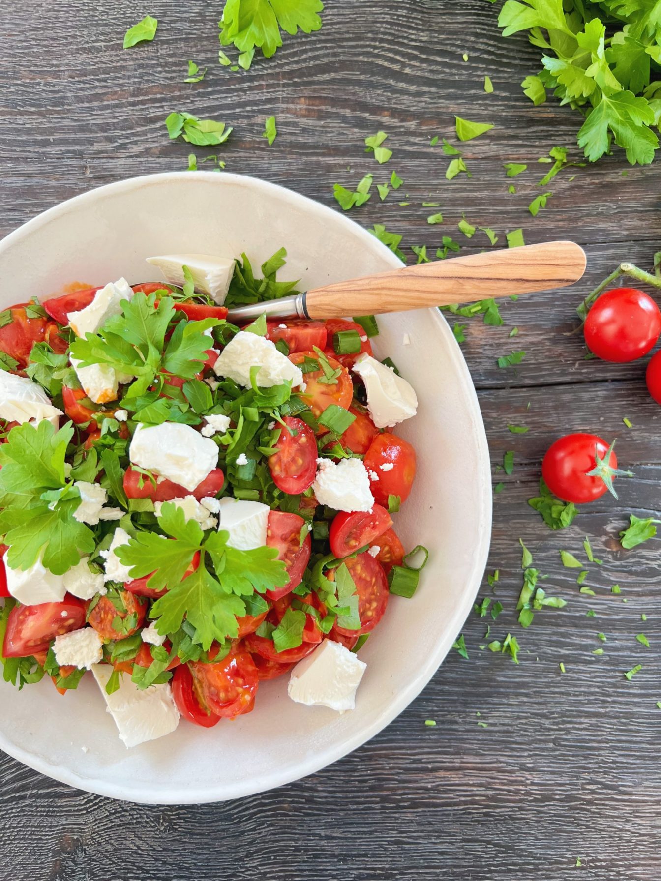 Tomatsalat med dressing af langtidsbagte tomater