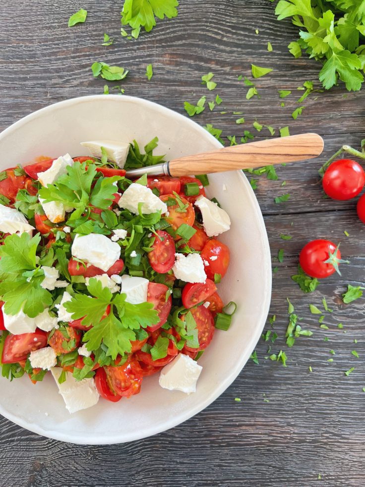 Tomatsalat med dressing af langtidsbagte tomater
