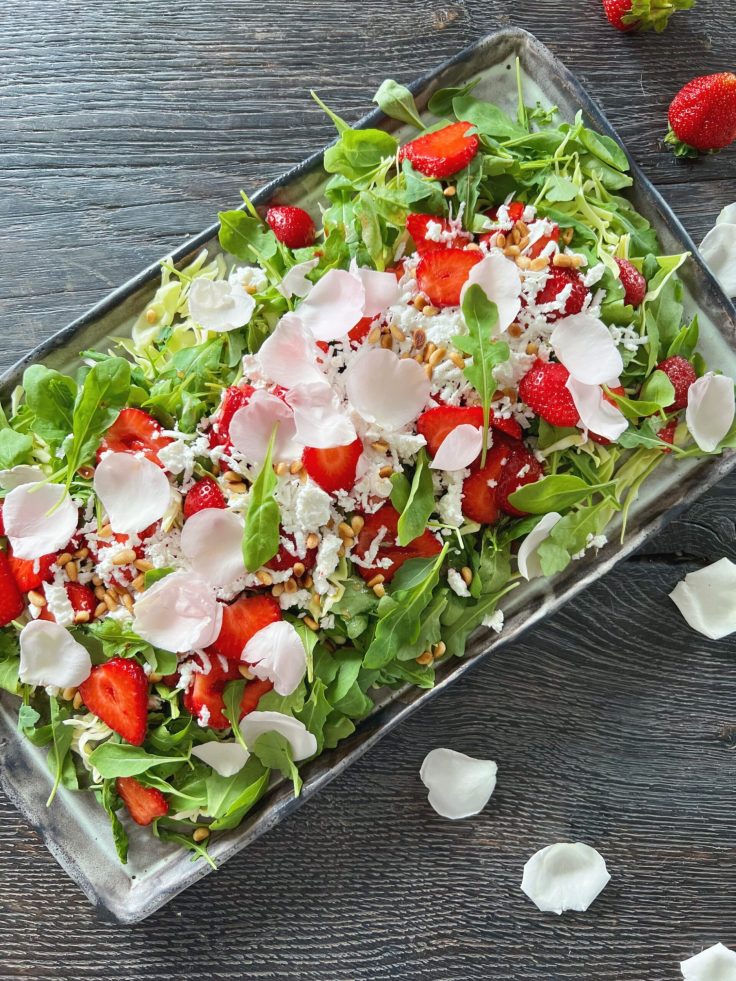 Salat med jordbær