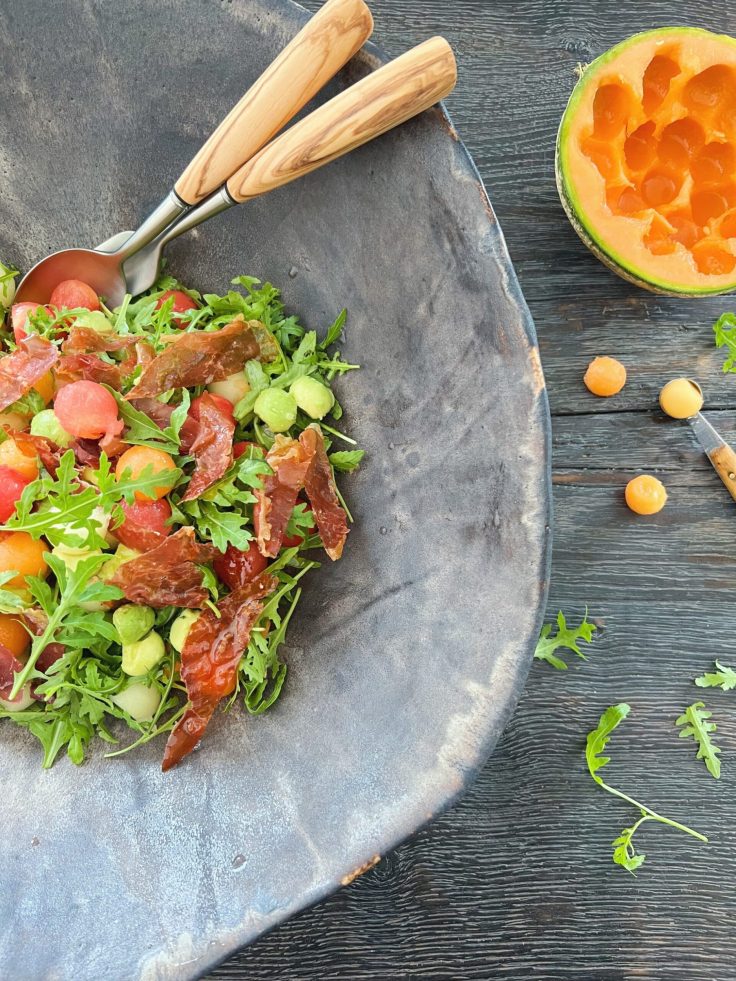 melonsalat med sprød parmaskinke