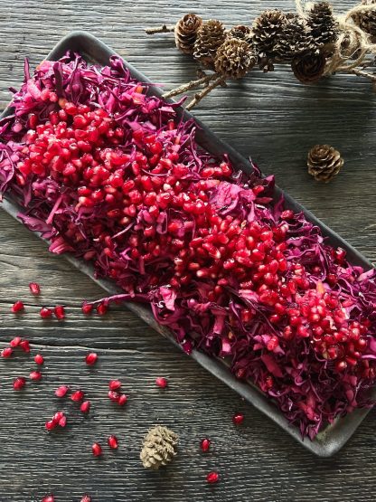 R&oslash;dk&aring;lssalat med &aelig;ble, granat&aelig;ble & tytteb&aelig;rdressing