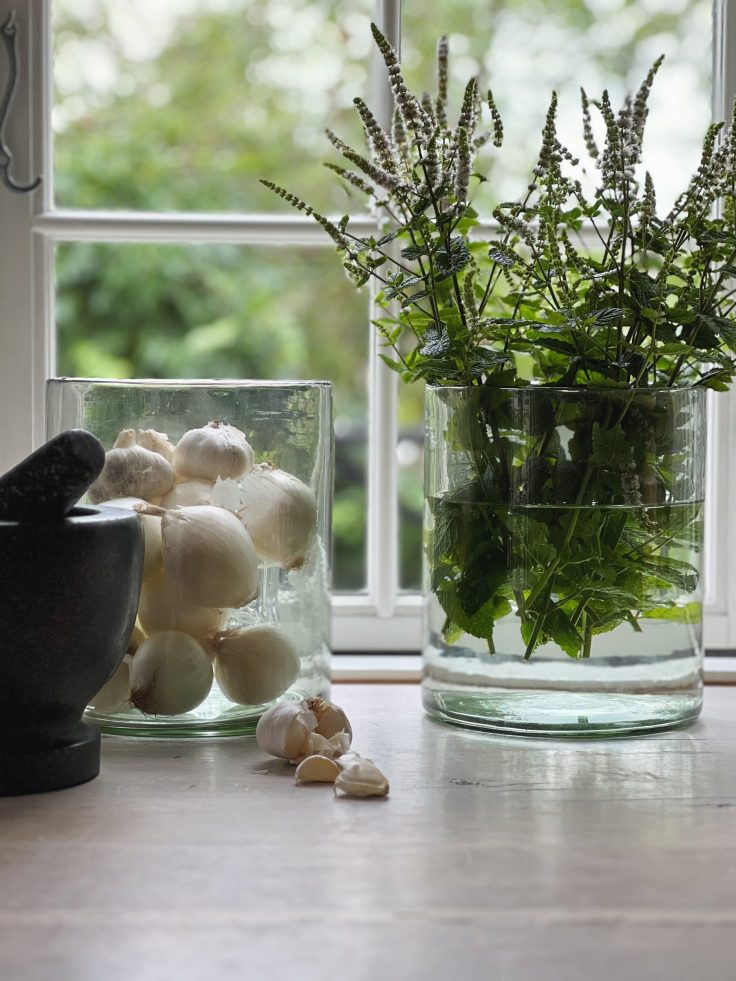 Glaskrukke, mundblæst i tykt glas | H: 23 cm