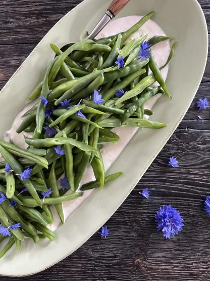 B&oslash;nnesalat med gr&oslash;nne b&oslash;nner og creme fraiche dressing