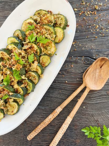 Lun squashsalat med knasende spr&oslash;d panko topping
